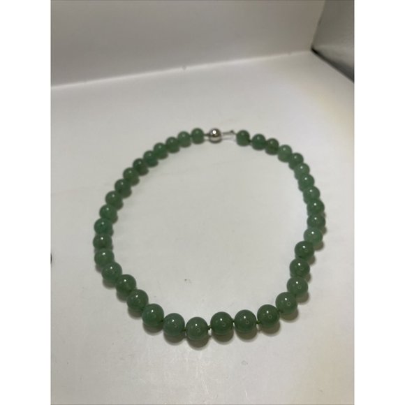 Stunning Sterling Silver And Jade Beaded Hand-knotted Necklace - Picture 2 of 9